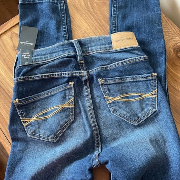 Abercrombie Child’s - Jeans - NWT – Size 12 slim fit - Picture 5 of 5